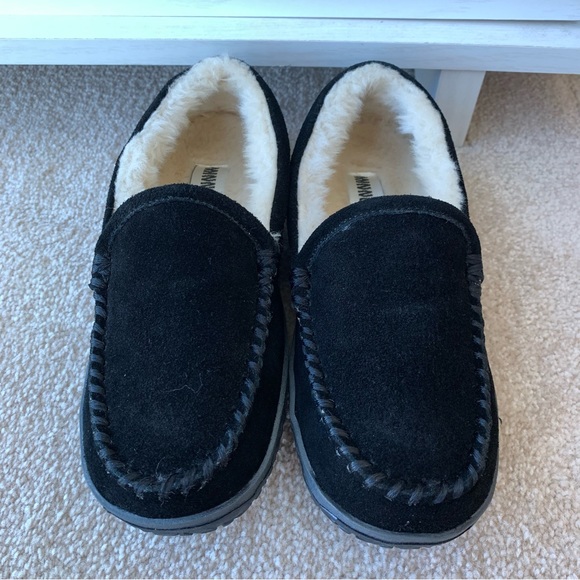 Women’s Minnetonka Tempe Moccasins, Black (Size 5) - Picture 2 of 5